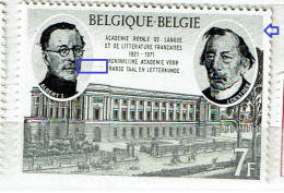 1576   ** LV 1  Fond Strié Et Griffe Hor. Médaillon    (entier) - 1961-1990