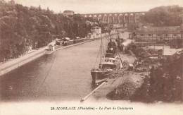 Morlaix * Le Port De Commerce * Bateau Cargo Chargement Bois Pierres ? * Grues Wagons Docks - Morlaix