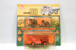 Eko - Camion PEGASO Z-207 Pompiers Grande échelle + Figurines Neuf HO 1/87 - Vehiculos De Carretera