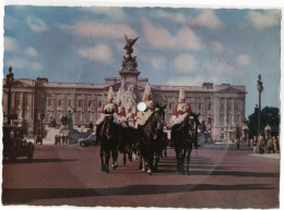 Magic Moments - London - Buckingham Palace - Famous Chappell - London Suburbs
