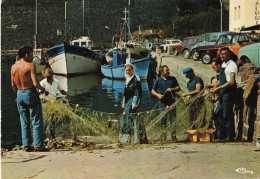 Belle Ile En Mer * Costumes De Bretagne * Port Pêche Filets Bateaux Pêcheurs * Femmes Coiffe Costume * éditeur Cim - Belle Ile En Mer