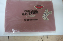 JEAN PAUL GAULTIER " TROUSSE DE TOILETTE" NEUVE ,ENCORE SOUS BLISTER  LIRE ET VOIR - Non Classés