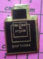 516c Pin's Pins / Beau Et Rare & TB état / PARFUMS / FLACON DE PARFUM VAN CLEEF & ARPELS POUR HOMME - Parfums
