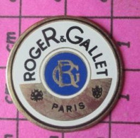 516C Pin's Pins / Beau Et Rare & TB état / PARFUMS / PARFUMEUR ROGER & GALLET PARIS - Parfum