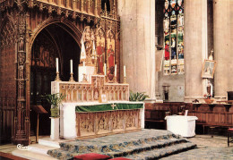 AUCH ,  La Cathédrale  Sainte Marie , Le Maitre Autel Et Un Des Vitraux - Auch