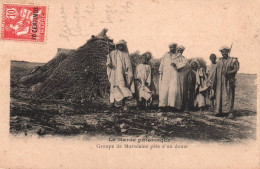 Maroc - Groupe De Marocains Près D'un Douar - Types - Morocco - Autres & Non Classés