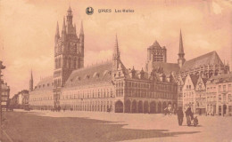 BELGIQUE - Yprès - Les Halles -  Carte Postale Ancienne - Ieper