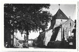 BESSINES - Place De L'Eglise - Bessines Sur Gartempe