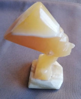 Petite Statuette De Nefertiti (marbre Jaune ? Onyx ?) - Stein & Marmor