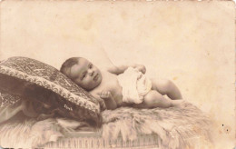 ENFANT - Portrait - Portrait D'un Bébé  - Carte Postale Ancienne - Retratos