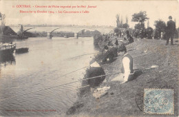 CPA 33 COUTRAS / CONCOURS DE PECHE / DIMANCHE 23 OCT 1904 / LES CONCURRENTS A L'AFFUT - Other & Unclassified