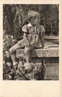 ENFANT- Portrait - Portrait D'un Enfant Dans Le Jardin- Carte Postale Ancienne - Portretten