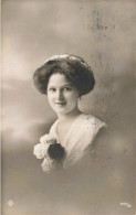 CARTE PHOTO - Femme - Portrait - Carte Postale Ancienne - Nieuwjaar