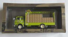 PAT14950 CAMION BARREIROS AZOR ( BERLIET GAK ) CERVEZA SKOL BIERE ESPAGNE - Camiones