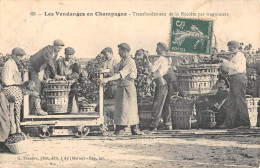 CPA 51 LES VENDANGES EN CHAMPAGNE / TRANSBORDEMENT DE LA RECOLTE PAR WAGONNETS - Andere & Zonder Classificatie