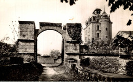 Erdeven Le Chateau Et Les Remparts - Erdeven