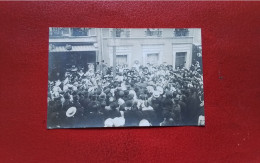 50 -  EQUEURDREVILLE - CARTE PHOTO -  " FETE DE LA SAINT AUGUSTIN " - DEVANT MAGASIN DU PHOTOGRAPHE ET ARRET DU TRAMWAY - Equeurdreville