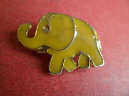 Broche Animal : Elephant - émail - Broschen