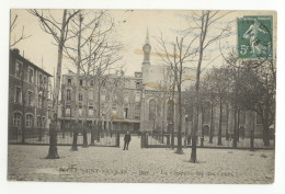 92/ CPA - Issy - Ecole Saint Nicolas - La Chapelle Vue Des Cours - Issy Les Moulineaux