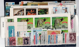 LOT OF 236 STAMPS MINT+USED+ 16 BLOCKS MI- 97 EURO VF!! - Collections (sans Albums)