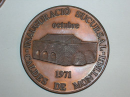 MEDALLA.BANCO SABADELL.INAUGURACIO SUCURSAL CALDES DE MONTBUI  OCT 1971.. SIN NUMERO DE TIRADA. 102 GR. 6,5 CMS (13808) - Profesionales/De Sociedad