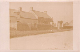 CARTE PHOTO FACADE MAISON DUMONT PEINTRE ENSEIGNE CIRCA 1910 DOS DIVISE NON ECRIT - Magasins