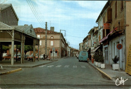 82 - GRISOLLES / LA RUE PRINCIPALE ET LA HALLE - AUTOS - Grisolles