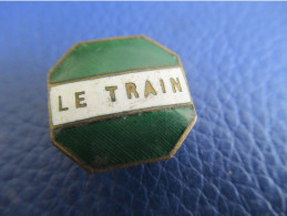 Petit Insigne De Boutonnière Ancien /  " LE TRAIN" / Chobillon Paris/ Bronze Cloisonné émaillé/Vers 1900-1930 - Autres & Non Classés