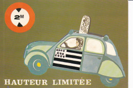 HAUTEUR LIMITEE(2m)- Bigoudène En 2cv(Gwen A Du Sur Portière) Dont La Coiffe Dépasse De La Capote - Humour