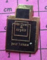 818B Pin's Pins / Beau Et Rare & TB état / PARFUMS / FLACON DE PARFUM VAN CLEEF & ARPELS POUR HOMME - Parfums