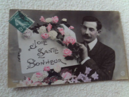 BELLE CARTE FANTAISIE...BEL HOMME ET FLEURS.."JOIE SANTE ET BONHEUR" .. - Hommes