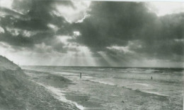 Texel; Dreigende Wolken (op Het Strand) - Niet Gelopen. (J. Nauta - Den Burg, Texel) - Texel