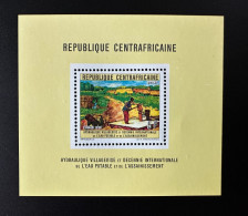 Centrafricaine Central Africa 1987 Mi. 1297 5F Bloc De Luxe Hydraulique Villageoise Décennie Eau Potable Assainissement - UNICEF