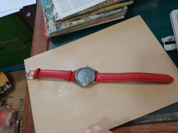 T1 // MONTRE A  AIGUILLES ROUGE / BRACELET CUIR (A VOIR SI FONCTIONNE ??) - Watches: Modern