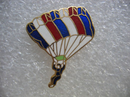 Pin's Montgolfière , Voltigeur - Fesselballons