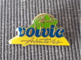 PIN'S PINS ALIMENTATION BOISSON VOLVIC EAU MINERALE BASE AVENTURES - Bevande