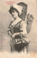 CARTE PHOTO - Portrait - Paysanne Tenant Des Paniers De Fruits - Carte Postale Ancienne - Fotografie