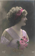 FANTAISIES - Femme En Robe Fleurie Blanche - Colorisé - Carte Postale Ancienne - Femmes