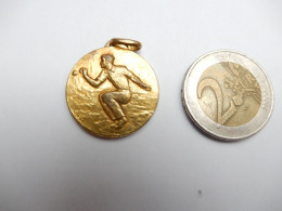 Belle Médaille  ( No Pin's ) , Joueur De Pétanque - Pétanque