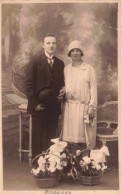 CARTE PHOTO - Couple - Portrait D'un Couple - Femme Portant Un Chapeau - Carte Postale Ancienne - Koppels
