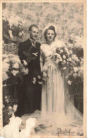 CARTE PHOTO - Noces - Portrait D'un Couple -  Des Jeunes Mariés - Bouquets De Fleurs  - Carte Postale Ancienne - Marriages