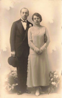 CARTE PHOTO - Couple - Portrait D'un Couple à Un Mariage - Carte Postale Ancienne - Koppels