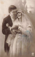 CARTE PHOTO - Noces - Couple De Jeunes Mariés -  Carte Postale Ancienne - Nozze
