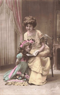 CARTE PHOTO - Portrait D'une Mère Et Sa Fille Lisant Un Livre - Colorisé - Carte Postale Ancienne - Fotografie