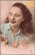 CARTE PHOTO - Portrait D'une Jeune Femme - Colorisé - Carte Postale Ancienne - Photographie