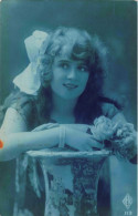 FANTAISIE - Femme - Portrait D'une Femme -  Carte Postale Ancienne - Femmes