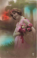 FANTAISIE - Femme - Panier De Fleurs -  Colorisé -  Carte Postale Ancienne - Femmes