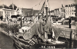 Trouville * Les Quais Devant Le Casino * Hôtel De Bellevue * Bateau De Pêche - Trouville