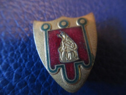 Insigne De Pèlerinage /  " Auvergne " / Chobillon Palais-Royal /Vers 1930 - 1950    INS143 - Andere & Zonder Classificatie