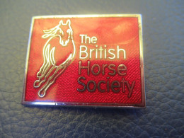 Insigne De Société Hippique Anglaise/ " The British Horse Society " / W O Lewis /Vers 1990 - 2000    INS146 - Otros & Sin Clasificación